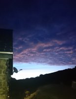Morgenhimmel hinter der Hütte