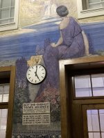 Jugendstil-Malereien im historischen Wartsaal des Bahnhofs