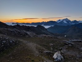 Blick vor dem Sonnenaufgang in Richtung Oberwallis und Weisshorn